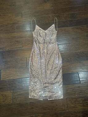 Boohoo Night Rose Gold Sequin V-Neck Strappy Bodycon Midi Dress‎